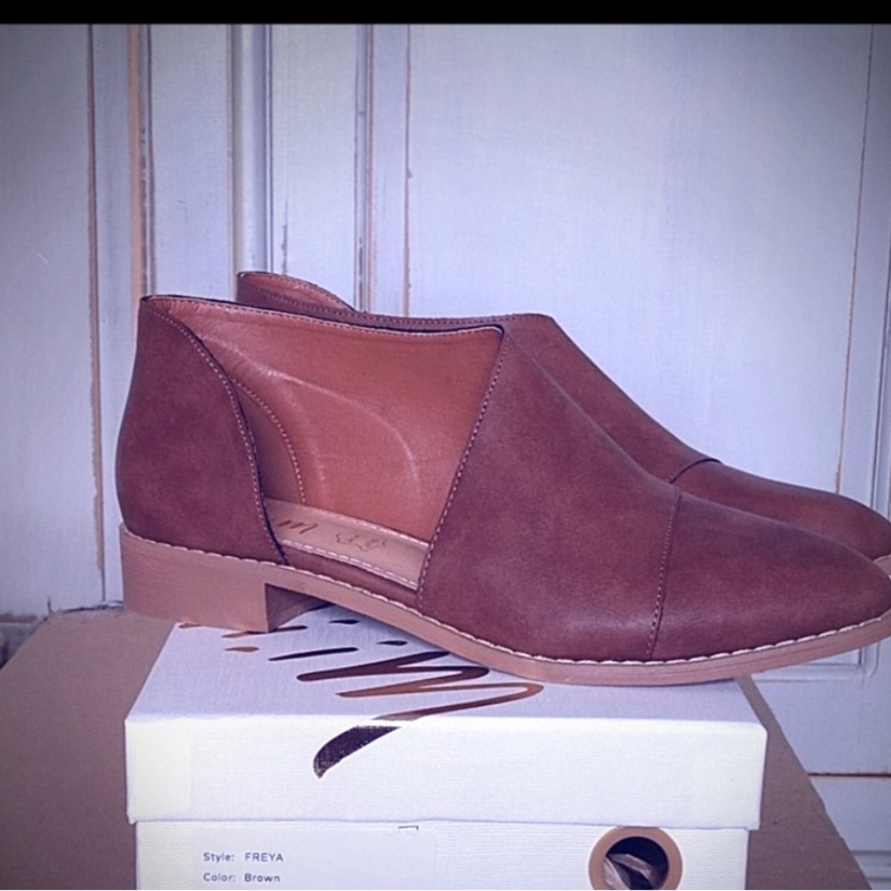 Mi.iM Brown Flats with Modern Cut-Out Design